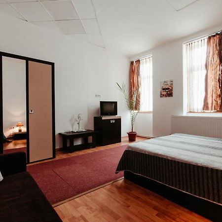 Отель Casa Preturii Tirgu Lapus Экстерьер фото