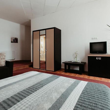 Отель Casa Preturii Tirgu Lapus Экстерьер фото