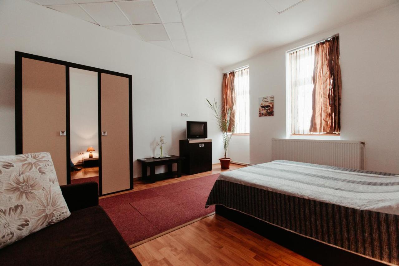 Отель Casa Preturii Tirgu Lapus Экстерьер фото