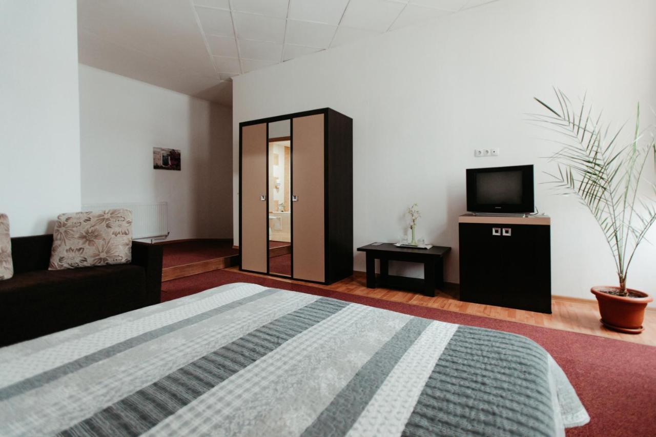 Отель Casa Preturii Tirgu Lapus Экстерьер фото