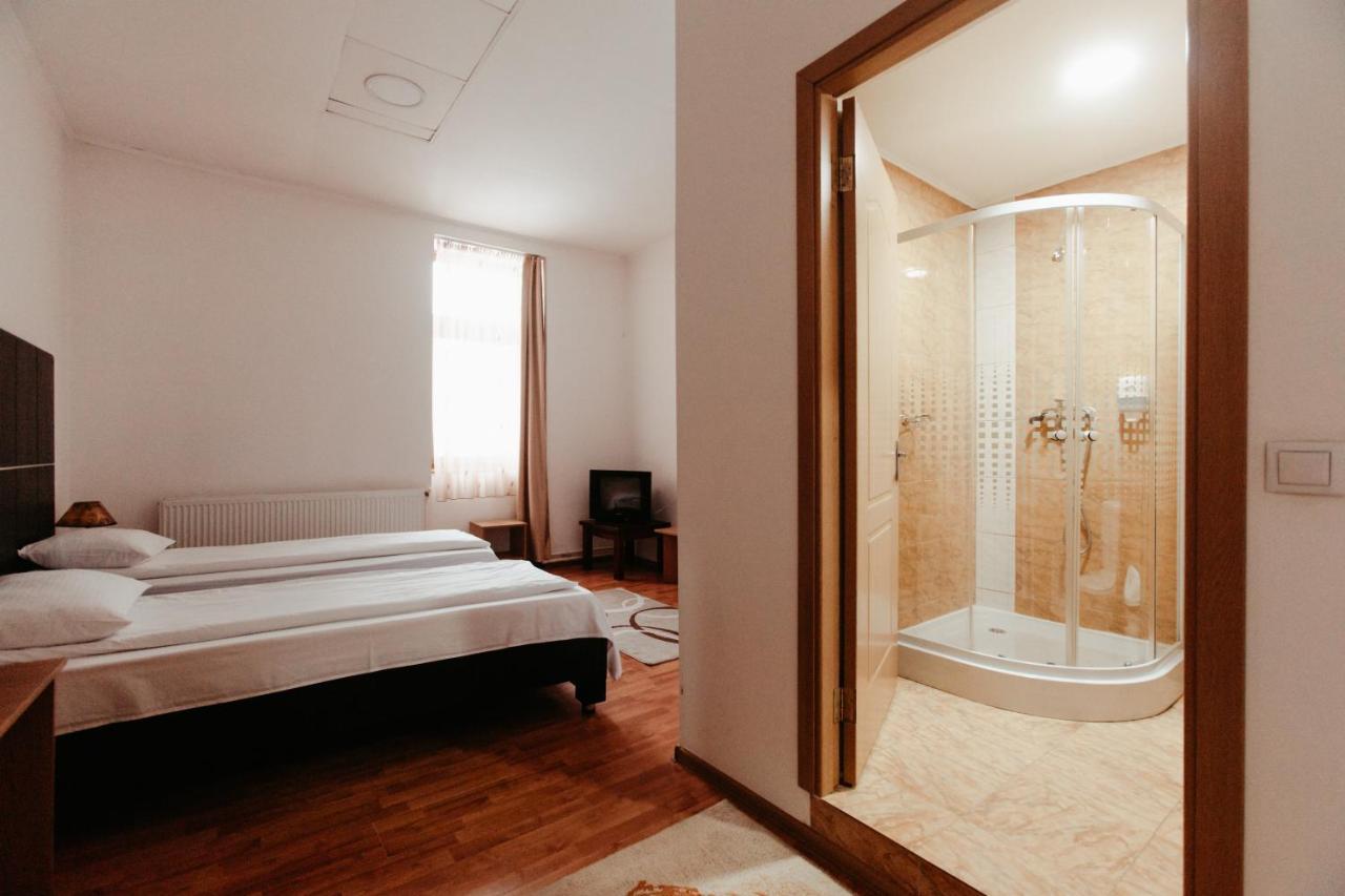 Отель Casa Preturii Tirgu Lapus Экстерьер фото
