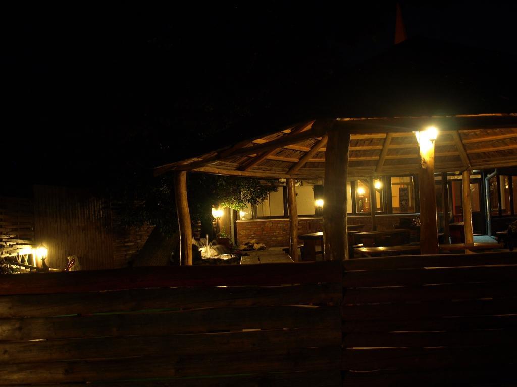 Отель Casa Preturii Tirgu Lapus Экстерьер фото