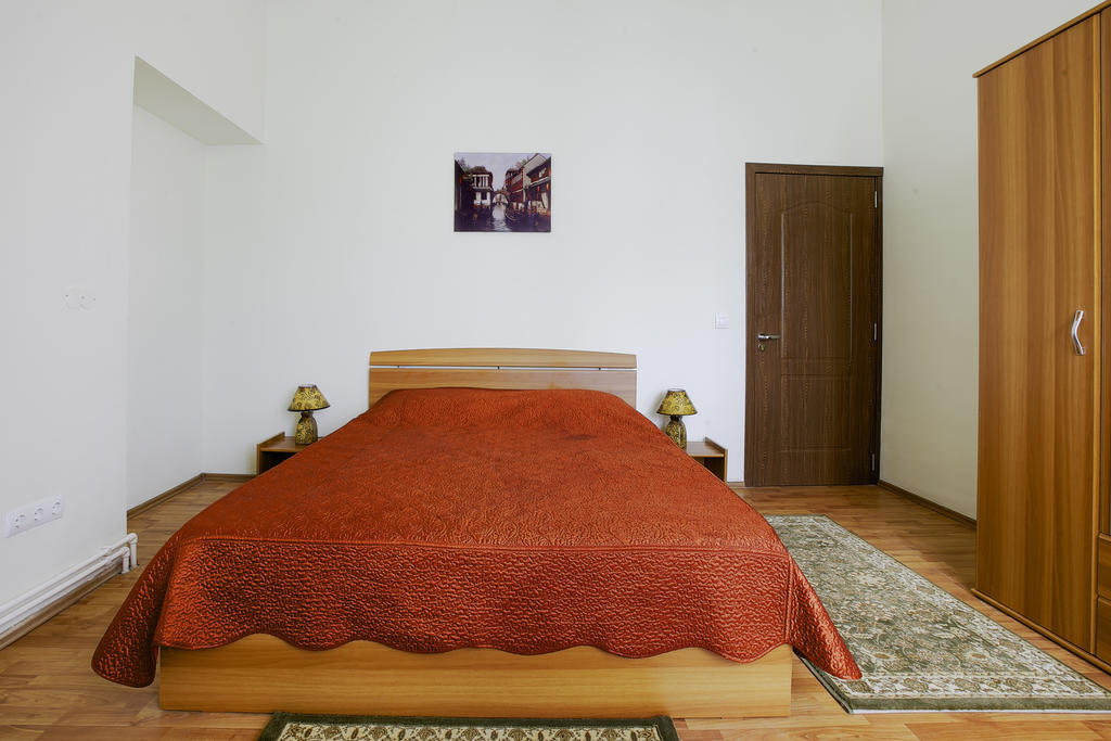 Отель Casa Preturii Tirgu Lapus Номер фото