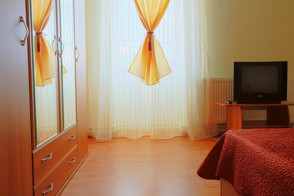 Отель Casa Preturii Tirgu Lapus Номер фото