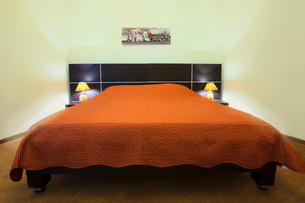 Отель Casa Preturii Tirgu Lapus Номер фото