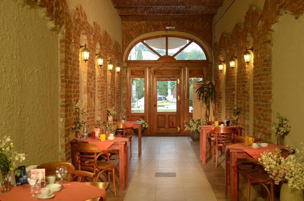 Отель Casa Preturii Tirgu Lapus Экстерьер фото