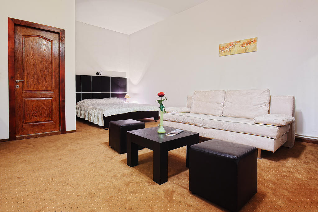 Отель Casa Preturii Tirgu Lapus Номер фото