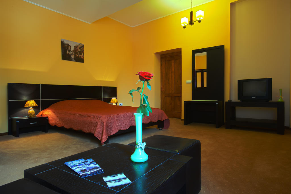 Отель Casa Preturii Tirgu Lapus Номер фото