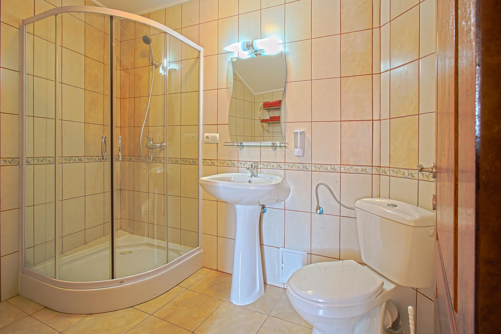 Отель Casa Preturii Tirgu Lapus Номер фото